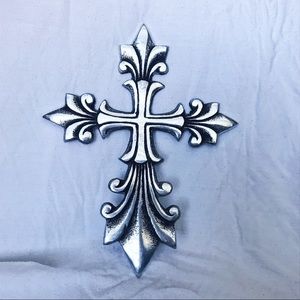 🍁 Silver Metal Cross